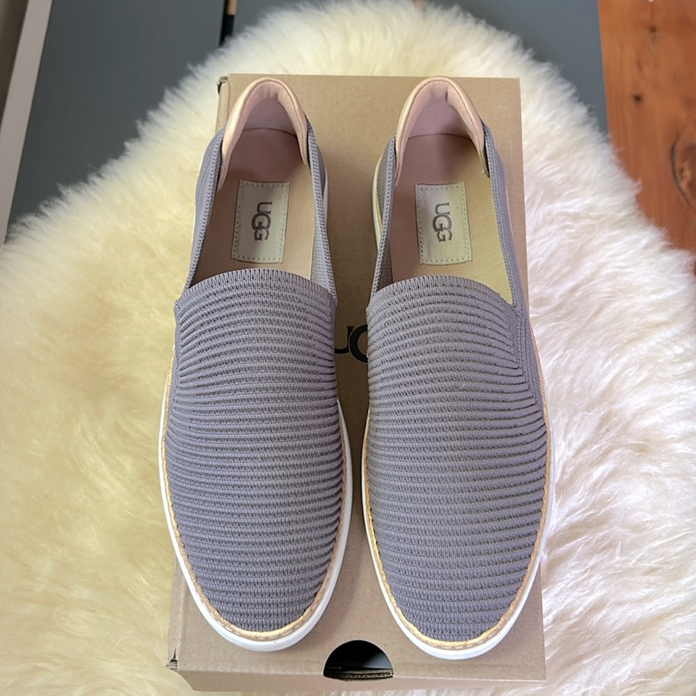 UGG - size 9, Sammy. New w/box